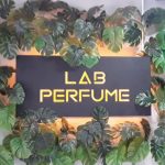 Pengerjaan wallsign untuk Lab Perfume