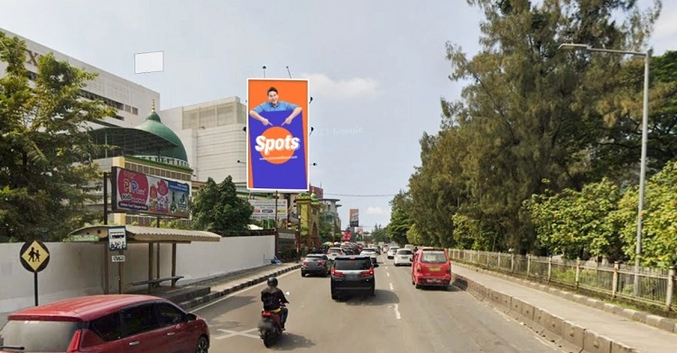 Reklame bisa dipasang di tempat ramai, Sumber: reklamebillboard.com